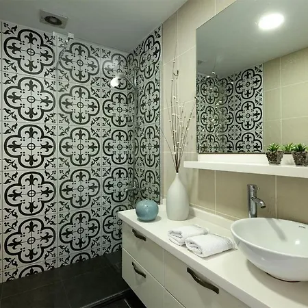 Yenilenmis Muhtesem Villa